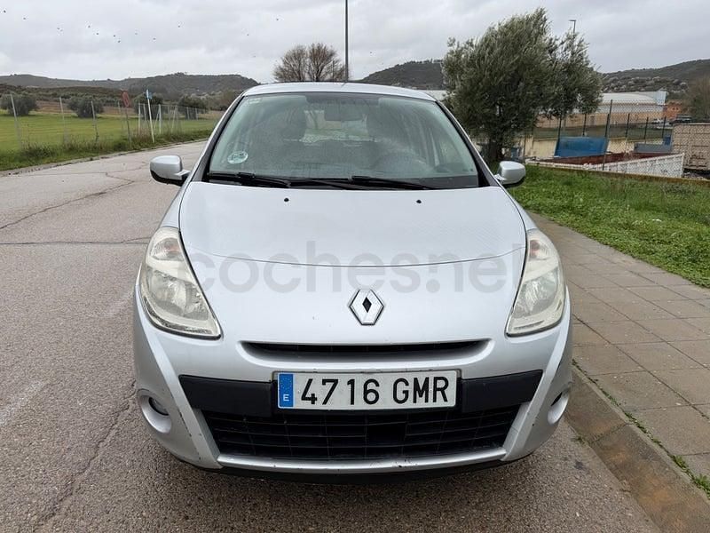 Usado Renault Clio II Expression 70 CV (51 kW) 2009 Gris / plata Berlina
