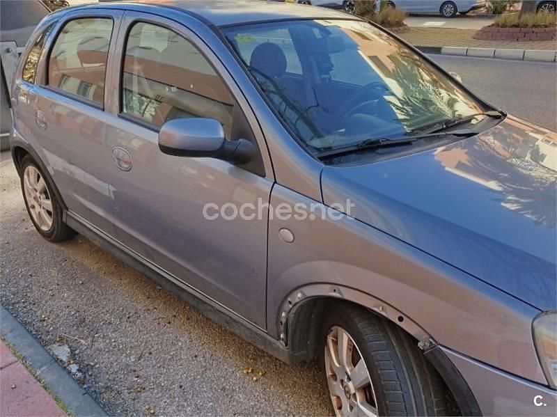Usado Opel Corsa 70 CV (51 kW) 2005 Gris / plata Berlina