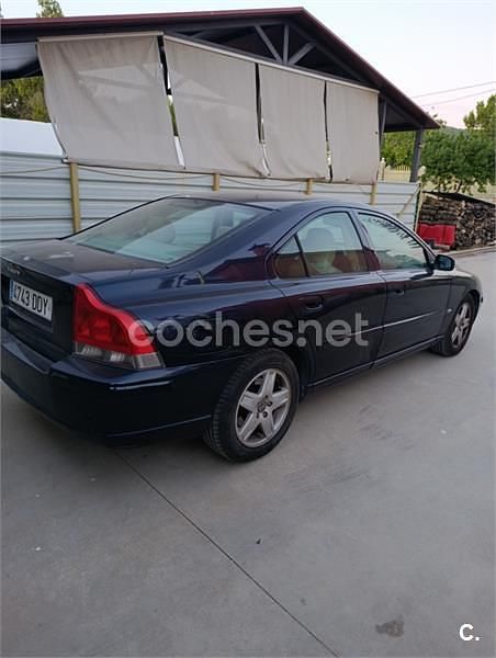 Usado Volvo S60 Momentum 163 CV (119 kW) 2004 Azul Berlina