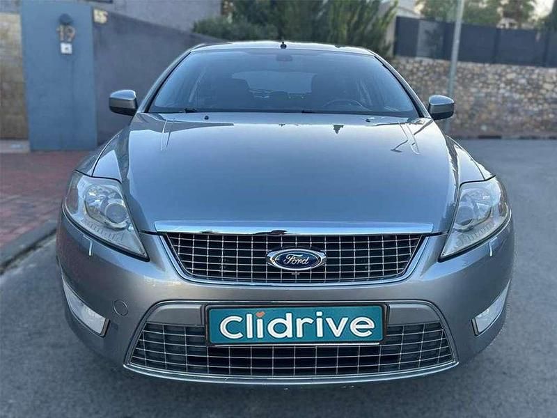 Usado Ford Mondeo Titanium 140 CV (102 kW) 2008 Gris / plata Berlina