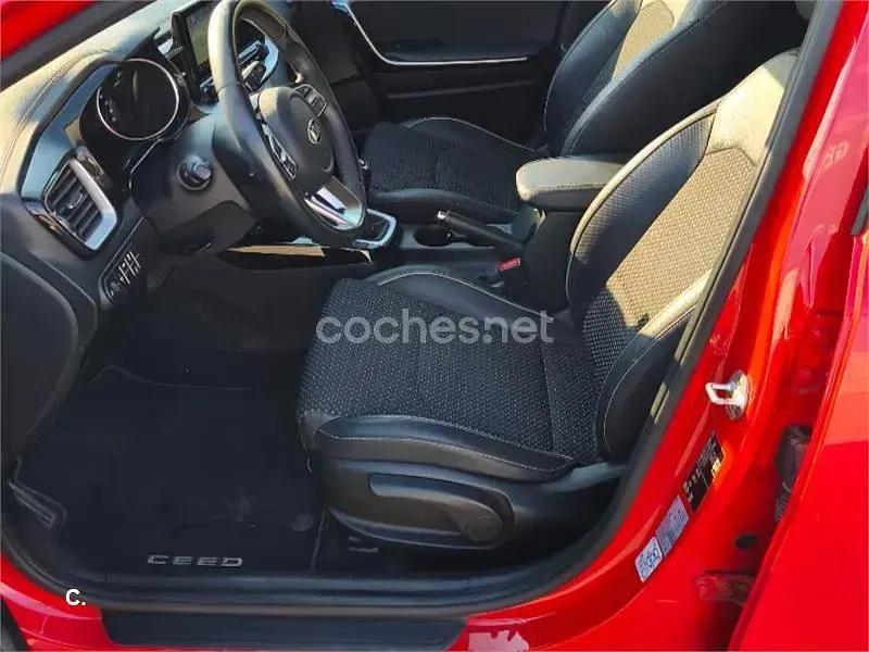 Usado Kia Ceed 100 CV (73 kW) 2020 Rojo Utilitario