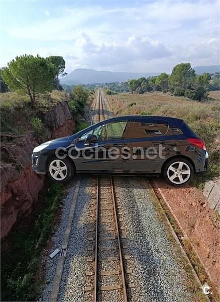 Negro Usado 2010 Peugeot 308 Premium Berlina | 3950 € (Buen precio) - Imagen 1/4