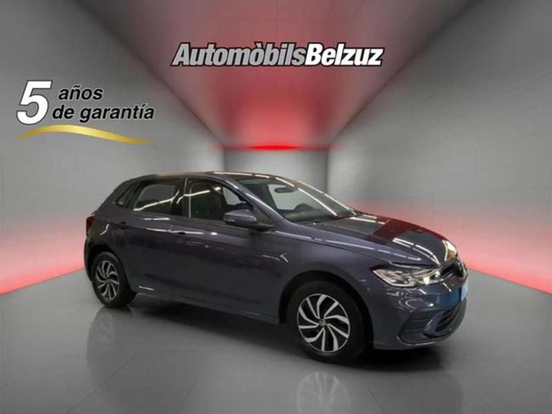 Usado VW Polo Life 95 CV (69 kW) 2023 Gris Utilitario