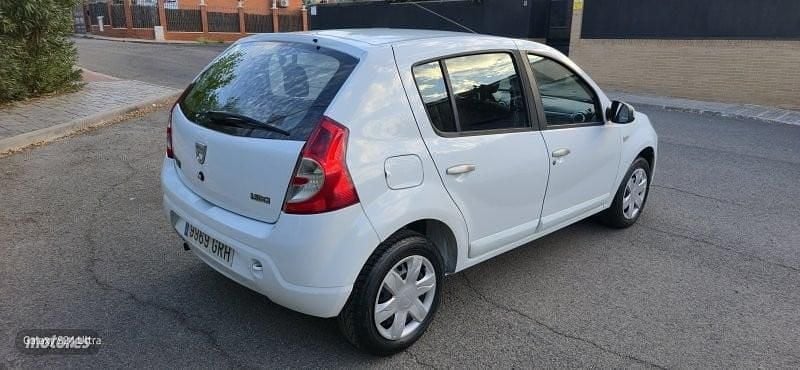 Usado Dacia Sandero 70 CV (51 kW) 2010 Blanco