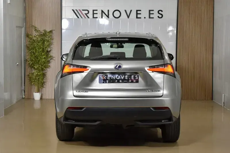 Usado Lexus NX300h 197 CV (144 kW) 2016 Gris / plata SUV