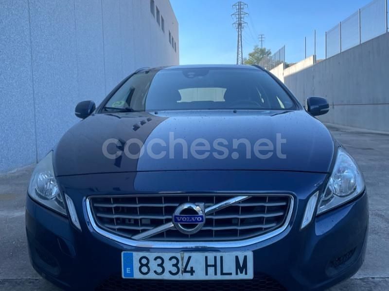 Usado Volvo V60 Momentum 136 CV (100 kW) 2012 Azul Familiar