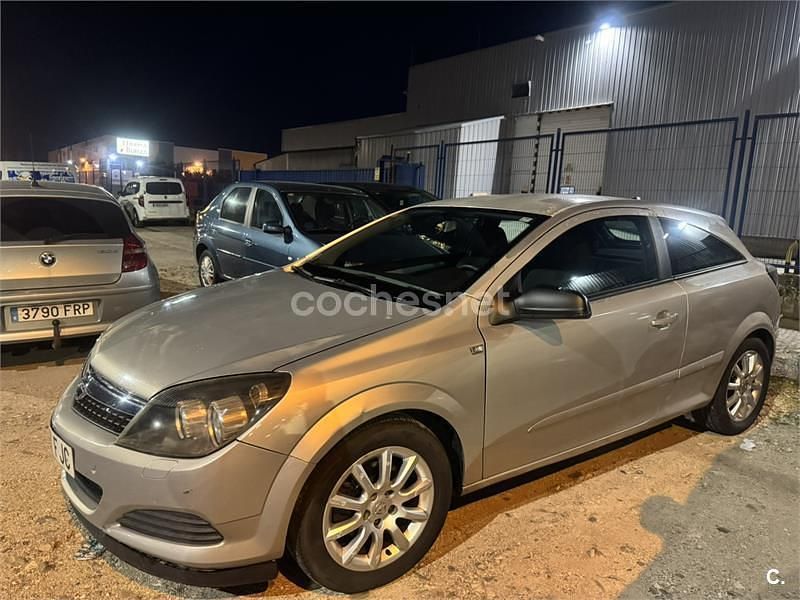 Usado Opel Astra GTC Enjoy 100 CV (73 kW) 2006 Gris / plata Berlina