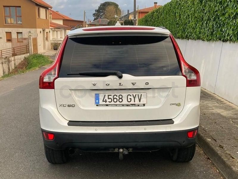 Używany Volvo XC60 Momentum 163 KM (119 kW) 2010 Biały SUV
