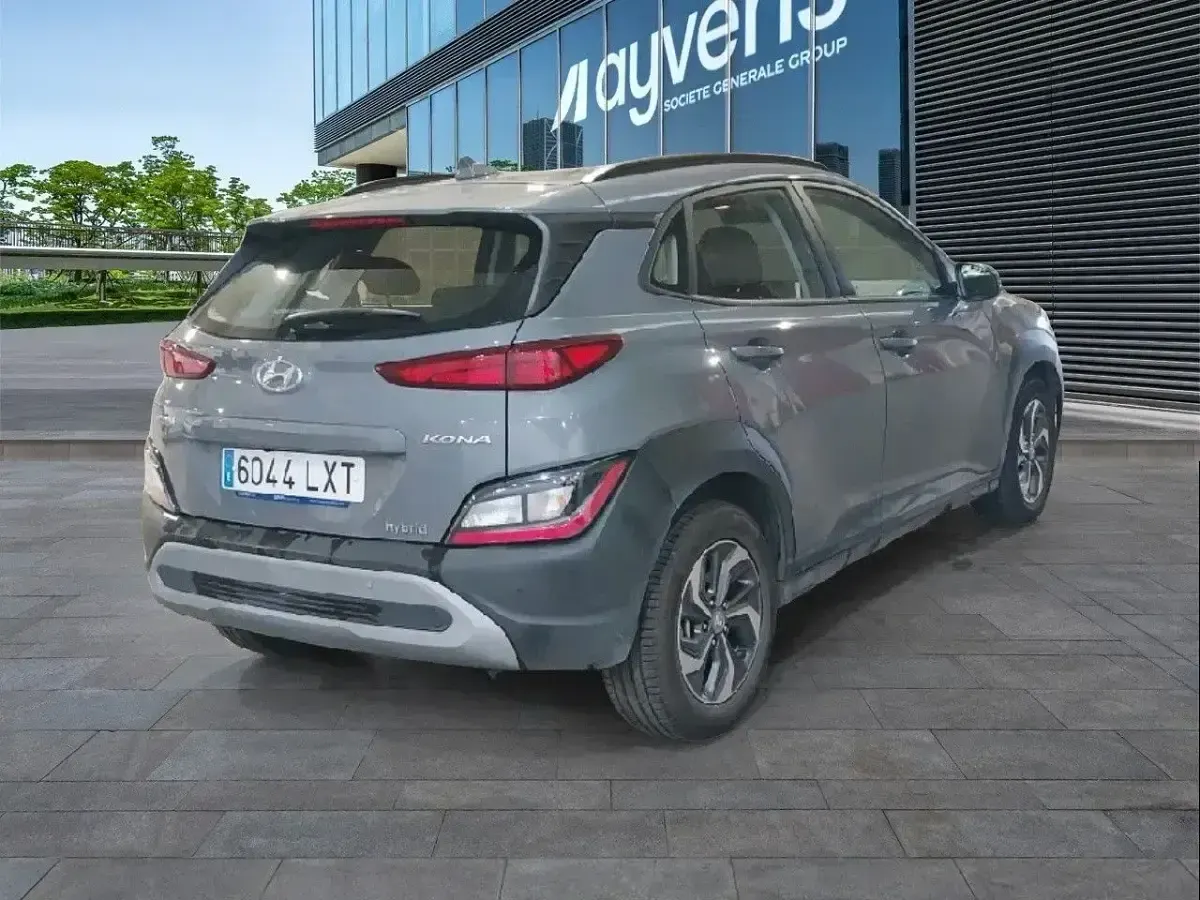 Usado Hyundai Kona 141 CV (103 kW) 2022 Gris SUV