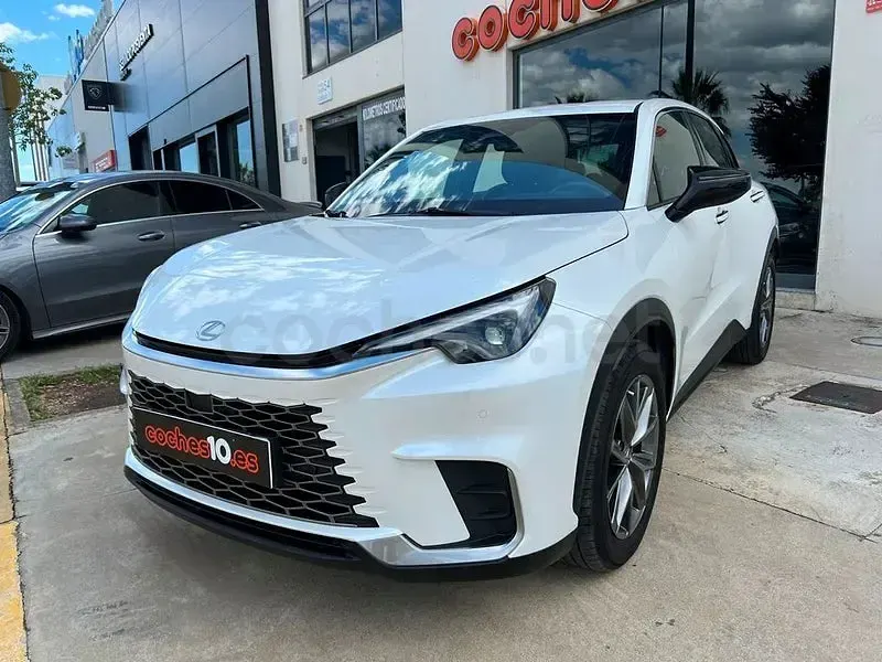 Usado Lexus LBX 136 CV (100 kW) 2024 Negro SUV
