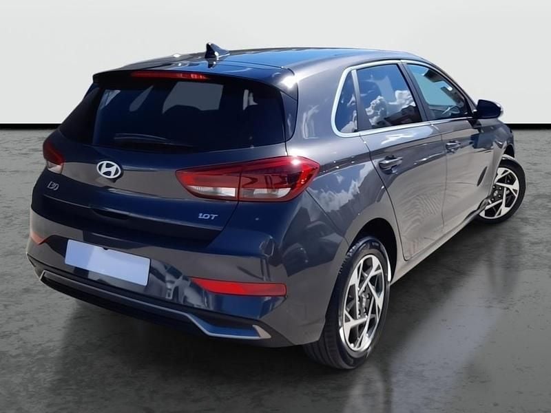 Usado Hyundai i30 100 CV (73 kW) 2024 Gris ecotronic Utilitario