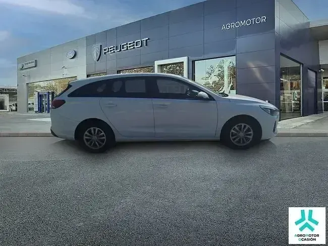 Usado Hyundai i30 120 CV (88 kW) 2017 Blanco Familiar