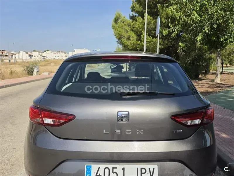 Usado Seat Leon CONNECT 110 CV (80 kW) 2016 Gris / plata Berlina