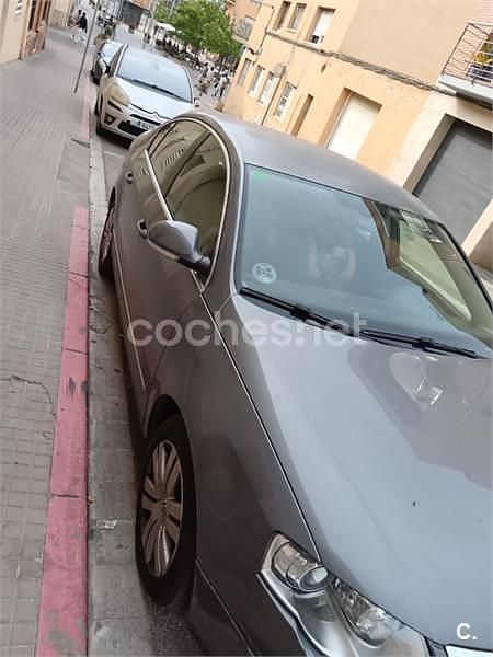 Usado VW Passat Advance 140 CV (102 kW) 2007 Gris / plata Berlina