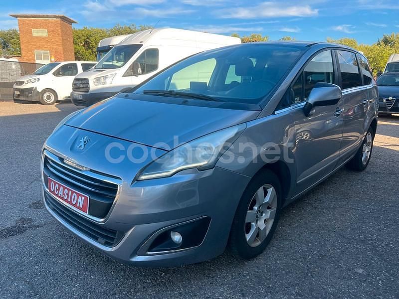Gris / plata Usado 2016 Peugeot 5008 Active Monovolumen | 5500 € (Super precio) - Imagen 1/4
