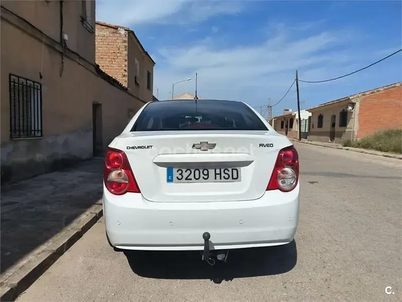 Usado Chevrolet Aveo LT 75 CV (55 kW) 2013 Blanco Berlina