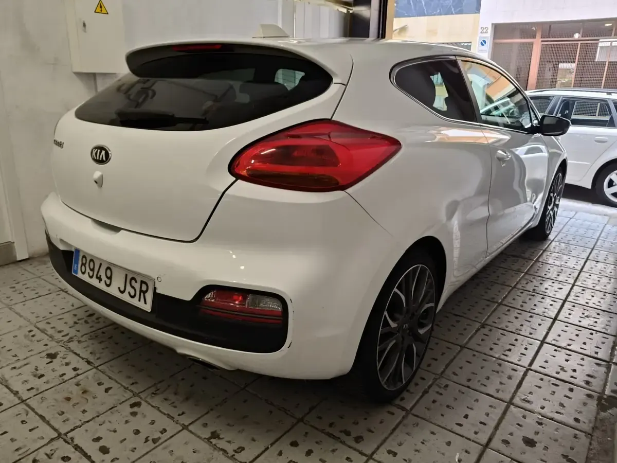 Usado Kia ProCeed 136 CV (100 kW) 2016 Granate Utilitario