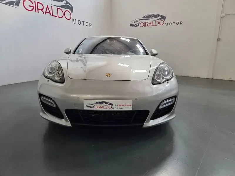 Usado Porsche Panamera Turbo 500 CV (367 kW) 2012 Gris / plata Utilitario