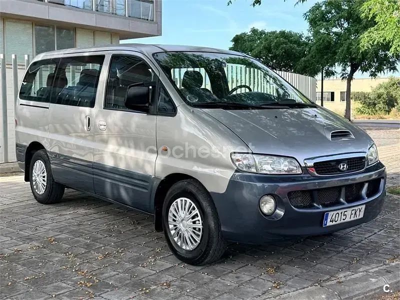 Usado Hyundai H-1 140 CV (102 kW) 2008 Gris / plata Monovolumen