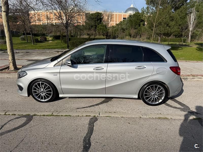 Usado Mercedes B200 136 CV (100 kW) 2019 Negro Monovolumen