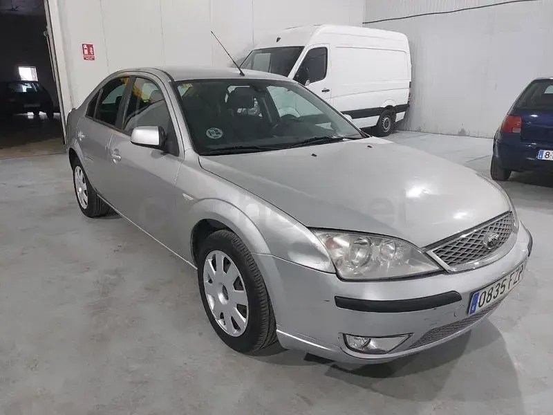 Usado Ford Mondeo Titanium 140 CV (102 kW) 2008 Gris / plata Berlina