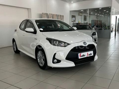 Blanco Usado 2021 Toyota Yaris Hybrid Active Berlina | 16.900 € (Buen precio) - Imagen 1/4