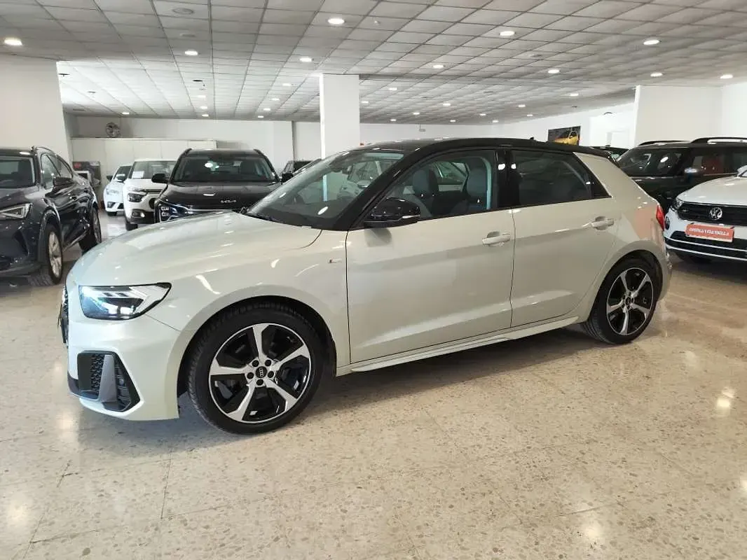 Usado Audi A1 Sportback S-Line 110 CV (80 kW) 2023 Gris Utilitario
