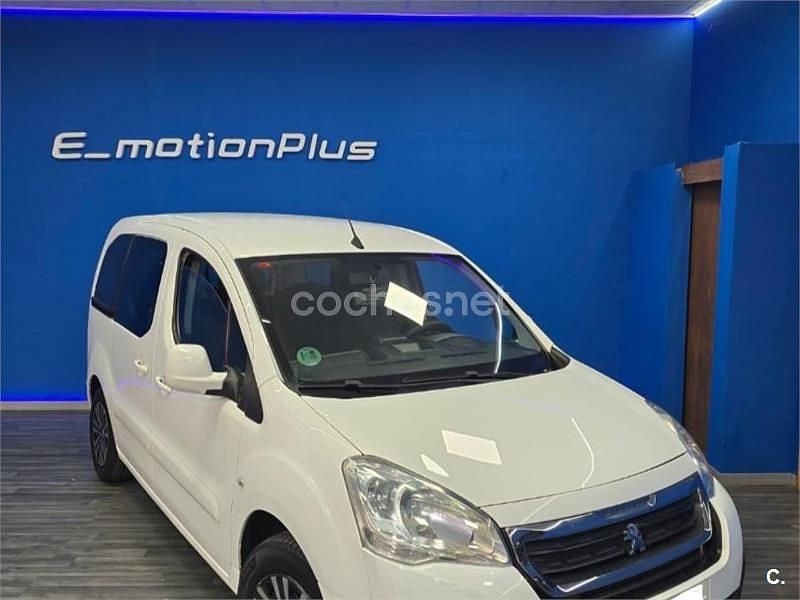 Usado Peugeot Partner Tepee Active 100 CV (73 kW) 2016 Blanco Monovolumen