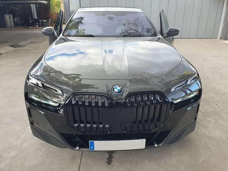 Usado BMW 750e M Sport 489 CV (359 kW) 2024 Negro Berlina