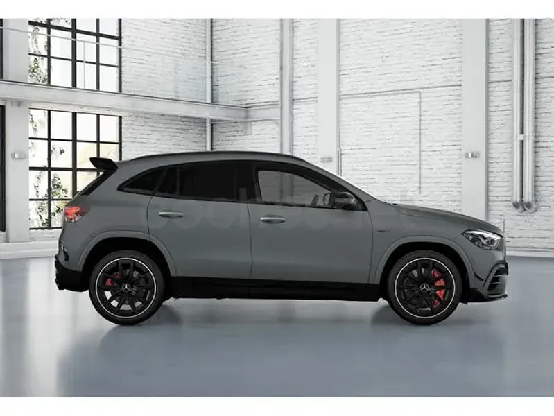 Usado Mercedes GLA45 AMG AMG 422 CV (310 kW) 2024 Manufaktur gris montaña magno SUV