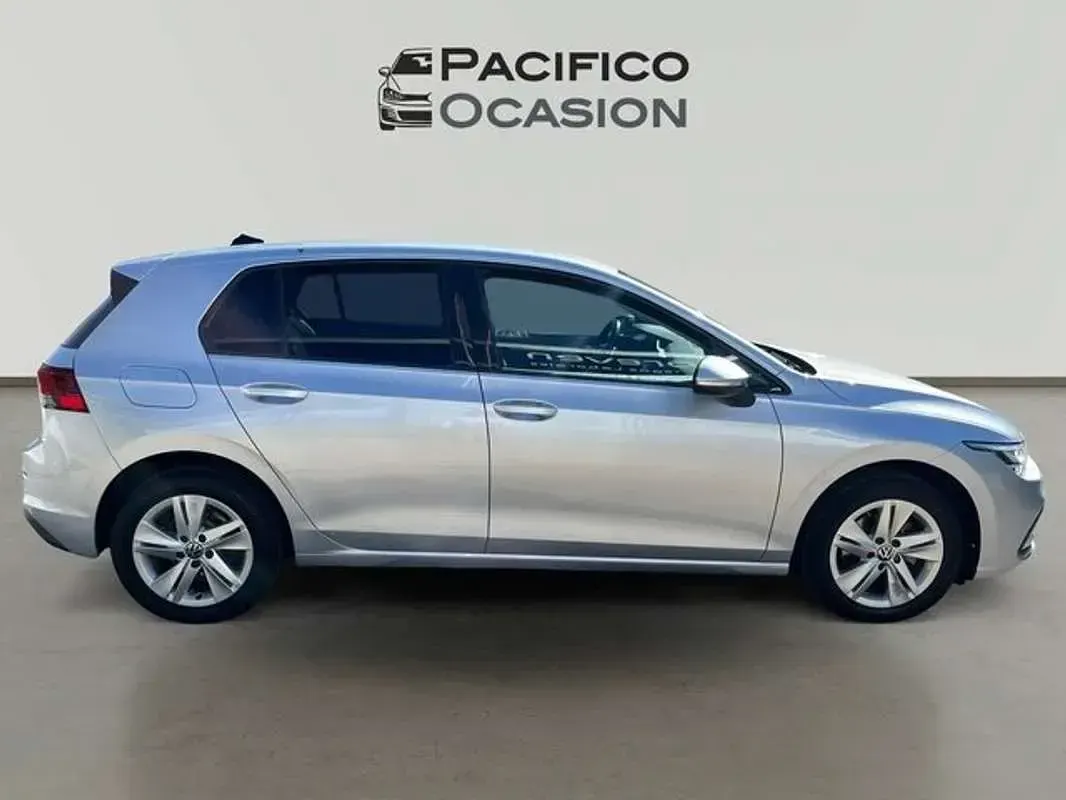 Usado VW Golf VIII Life 110 CV (80 kW) 2022 Gris Utilitario