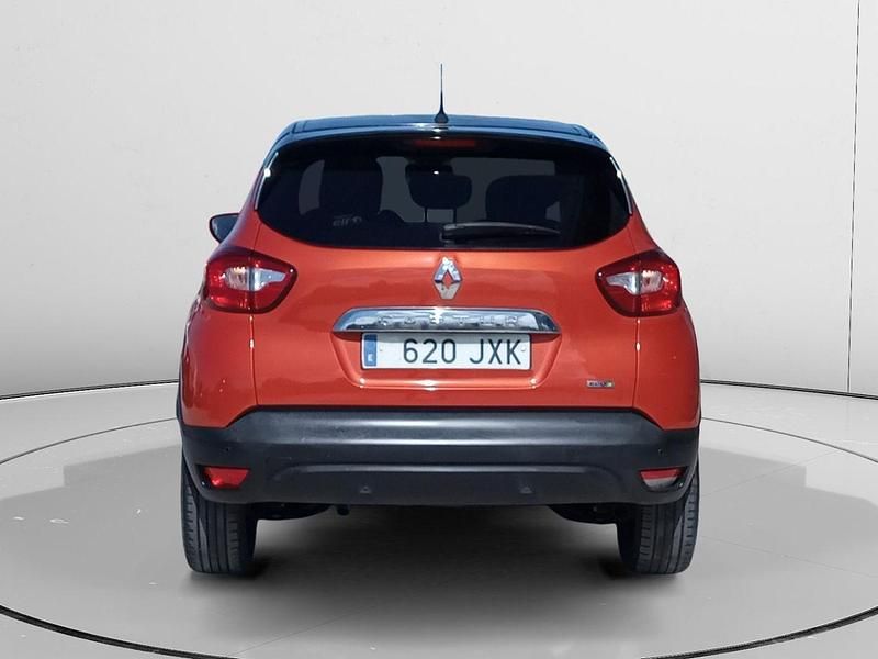 Usado Renault Captur Zen 90 CV (66 kW) 2017 Rojo SUV
