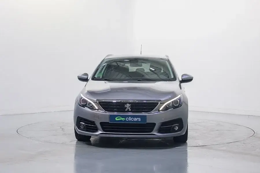 Usado Peugeot 308 SW Style 130 CV (95 kW) 2018 Gris / plata Familiar