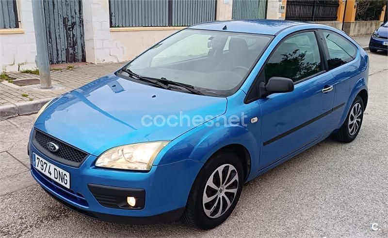 Usado Ford Focus Trend 100 CV (73 kW) 2005 Azul Berlina