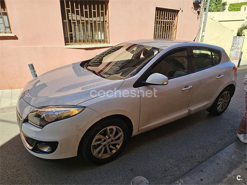 Blanco Usado 2013 Renault Mégane III Dynamique Berlina | 7000 € (Buen precio) - Imagen 1/4