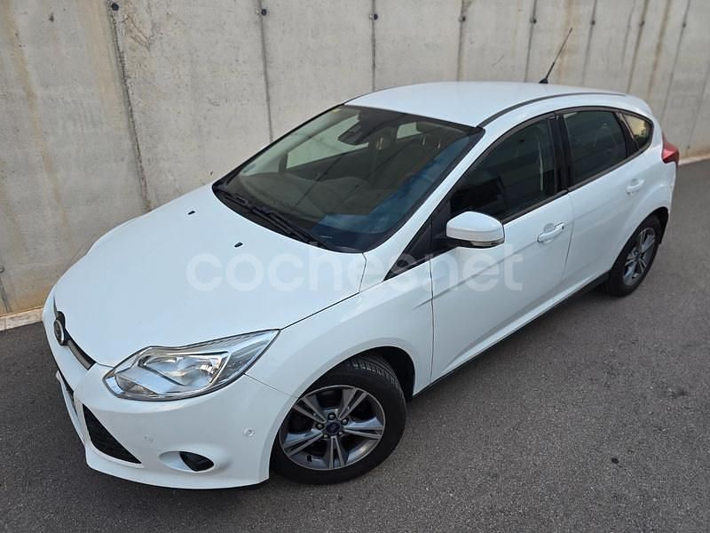 Usado Ford Focus 125 CV (91 kW) 2014 Blanco Berlina
