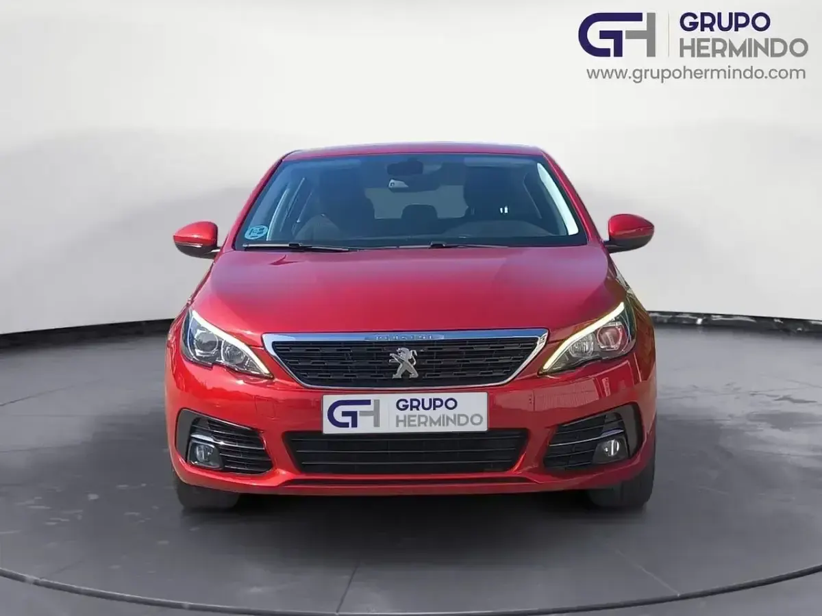 Usado Peugeot 308 Active 100 CV (73 kW) 2020 Rojo Berlina