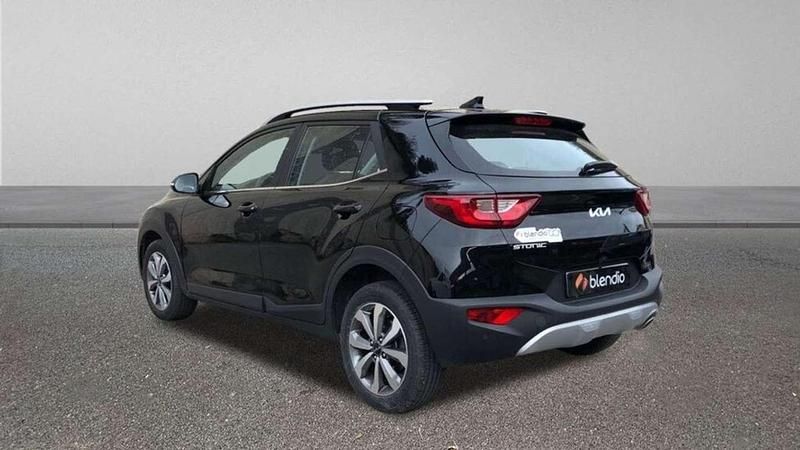 Usado Kia Stonic 84 CV (61 kW) 2023 Negro SUV