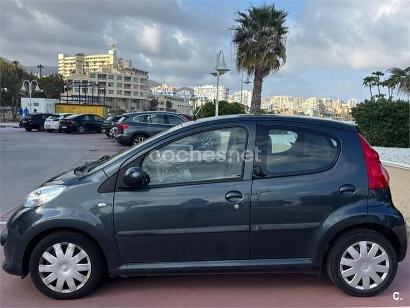 Usado Peugeot 107 68 CV (50 kW) 2007 Azul Utilitario
