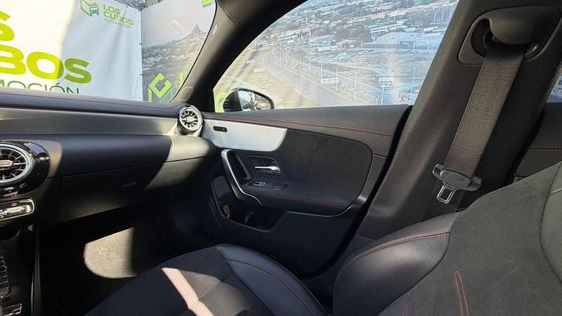 Usado Mercedes CLA200 150 CV (110 kW) 2022 Negro Utilitario