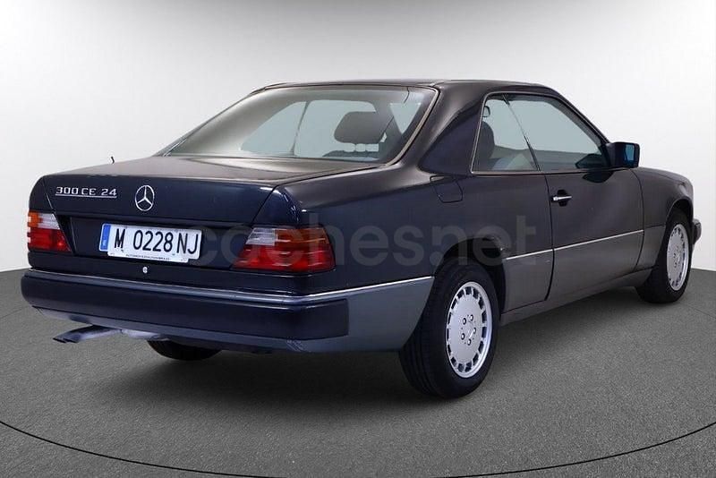 Usado Mercedes E320 220 CV (161 kW) 1989 Gris / plata Coupe