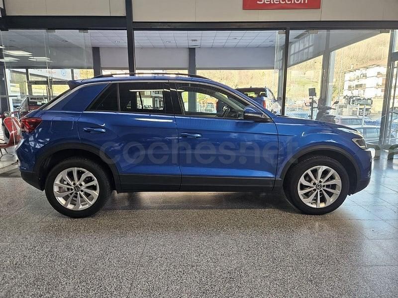 Usado VW T-Roc Life 110 CV (80 kW) 2023 Azul SUV