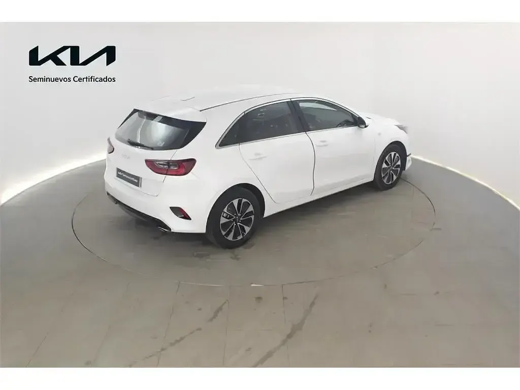 Usado Kia Ceed 100 CV (73 kW) 2025 Blanco Utilitario