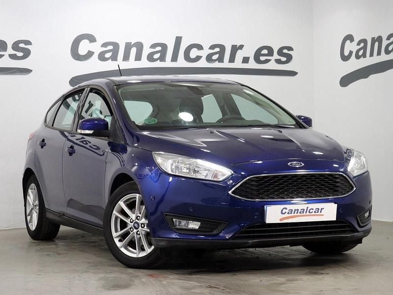 Usado Ford Focus Trend+ 125 CV (91 kW) 2017 Azul Berlina