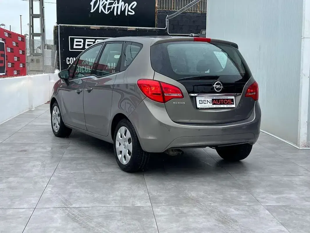 Usado Opel Meriva Expression 101 CV (74 kW) 2011 Beige Monovolumen