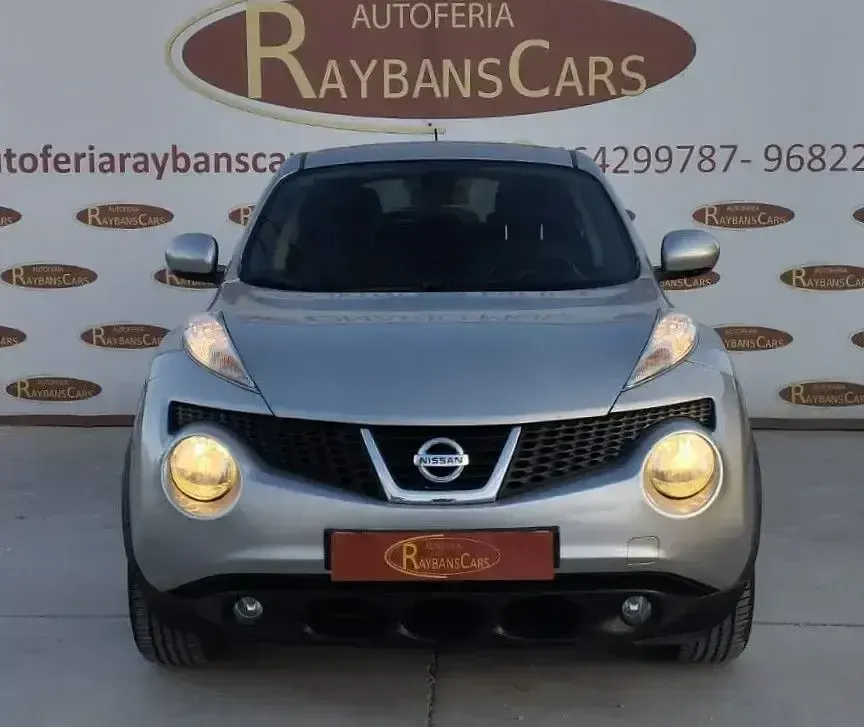 Usado Nissan Juke Shiro 117 CV (86 kW) 2012 Gris / plata SUV