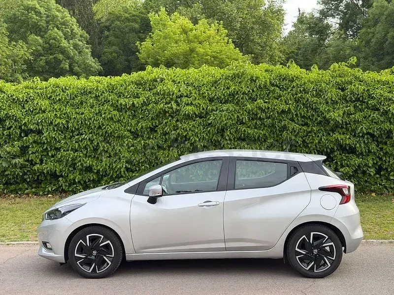 Usado Nissan Micra Acenta 92 CV (67 kW) 2021 Gris / plata Utilitario