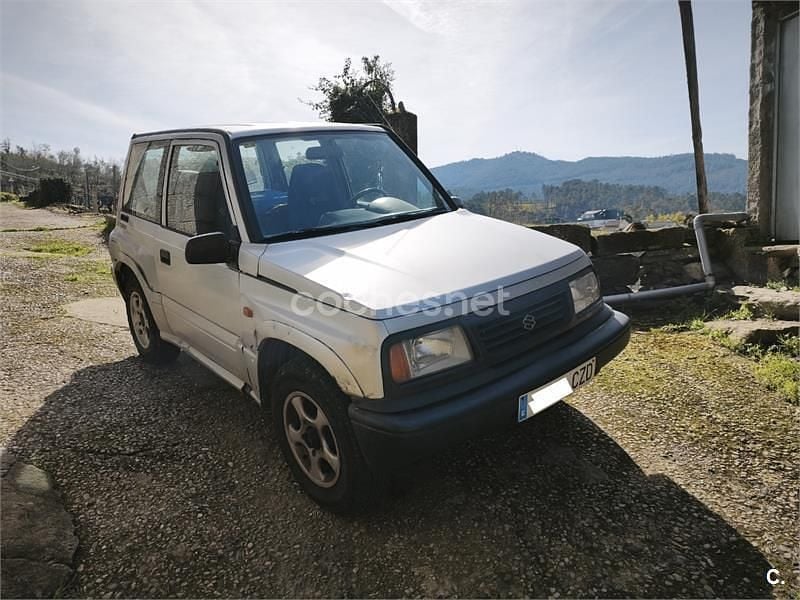 Begagnad Suzuki Vitara 90 HK (66 kW) 2004 Grå SUV