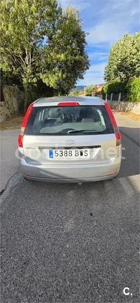 Usado Ford Fiesta Trend 80 CV (58 kW) 2002 Gris / plata Utilitario