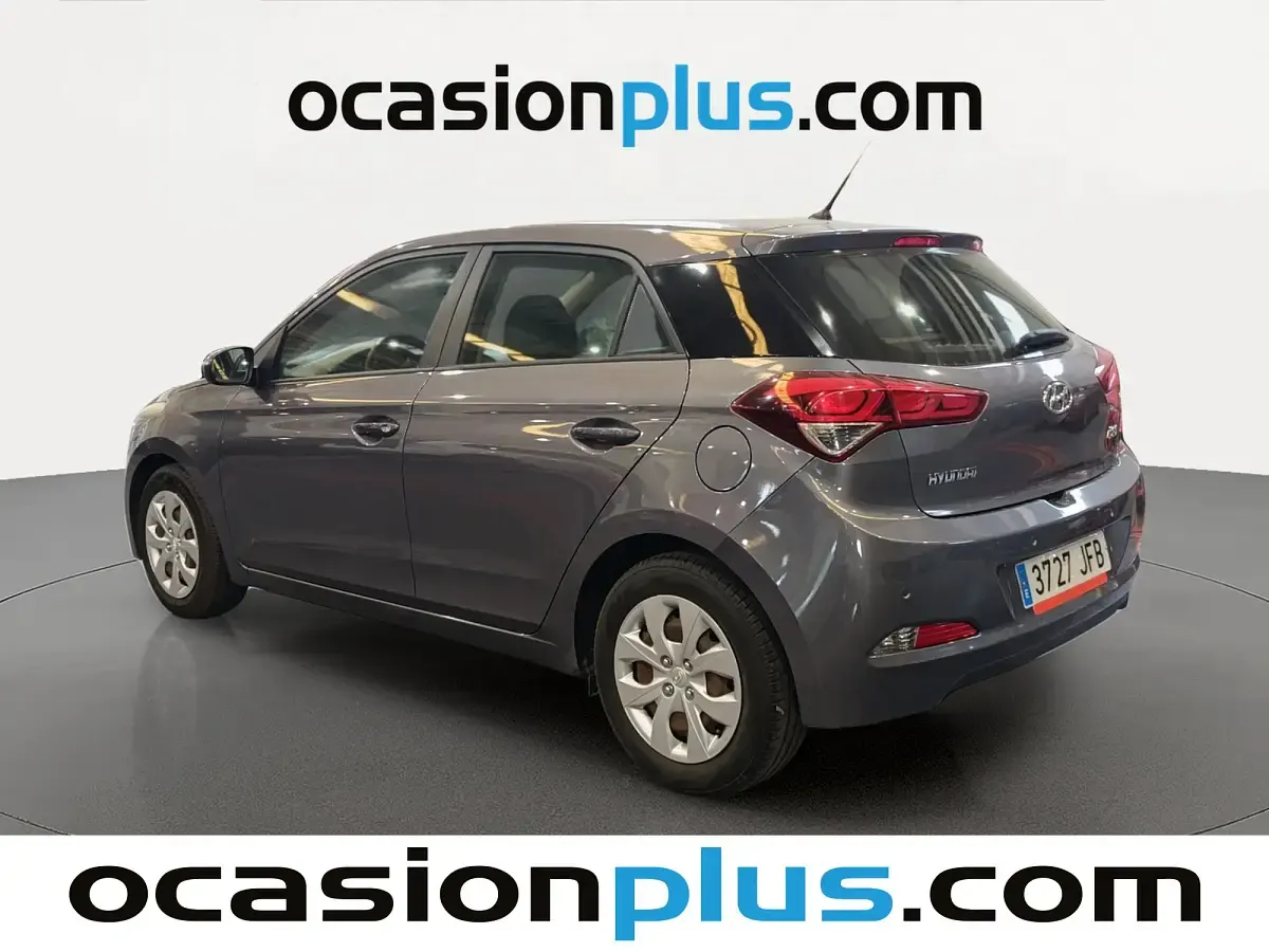 Usado Hyundai i20 75 CV (55 kW) 2015 Gris Utilitario